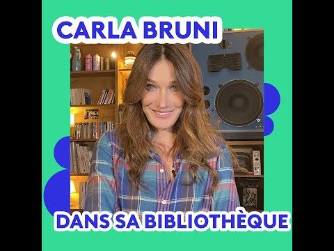 CARLA BRUNI - Dans sa bibliothèque