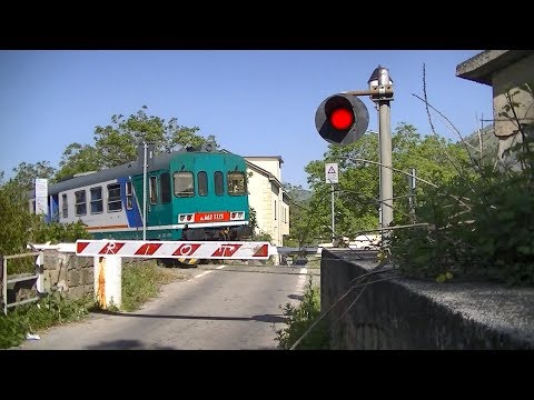 Spoorwegovergang Mercato San Severino (I) // Railroad crossing // Passaggio a livello