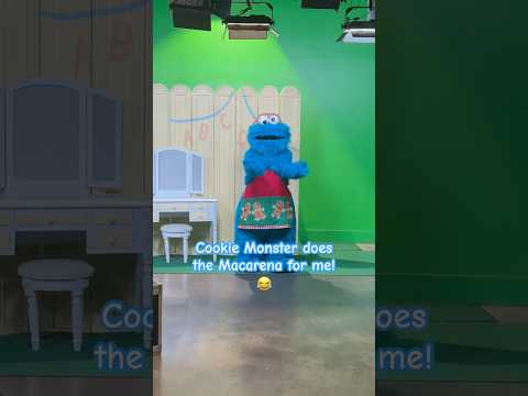 Cookie Monster does the Macarena! 😂 #sesamestreet #cookiemonster #macarena #shorts