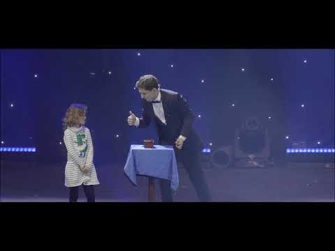 Maxim Maurice_Schwebender Tisch