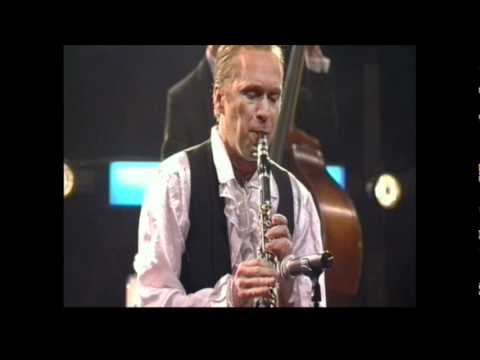 Gunhild Carling sjunger "Swing that music" i BingoLotto