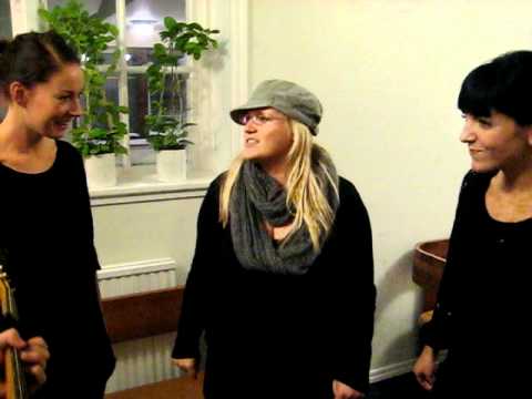 SHE MAY - Creepin´ In - Norah Jones/ Dolly Parton