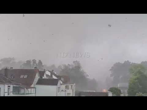 Shocking footage from Germany! A terrible tornado destroys Paderborn and Lippstadt!