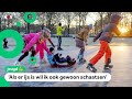 De eerste kinderen op natuur-ijs