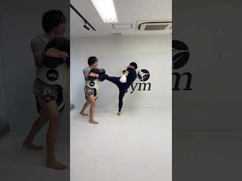 スイッチミドルをフェイントにスイッチしてストレート！ #キックボクシング #ミット打ち #mma