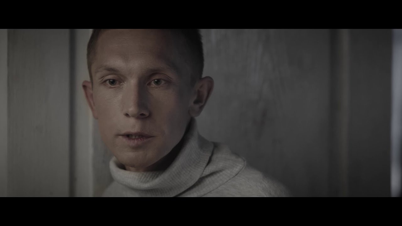 Повнометражний художній фільм "Злегка прочинені двері" (фрагмент)