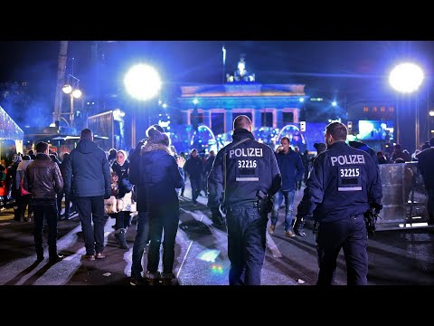 Silvester in Berlin - Eskalation am Brandenburger Tor! 😱 