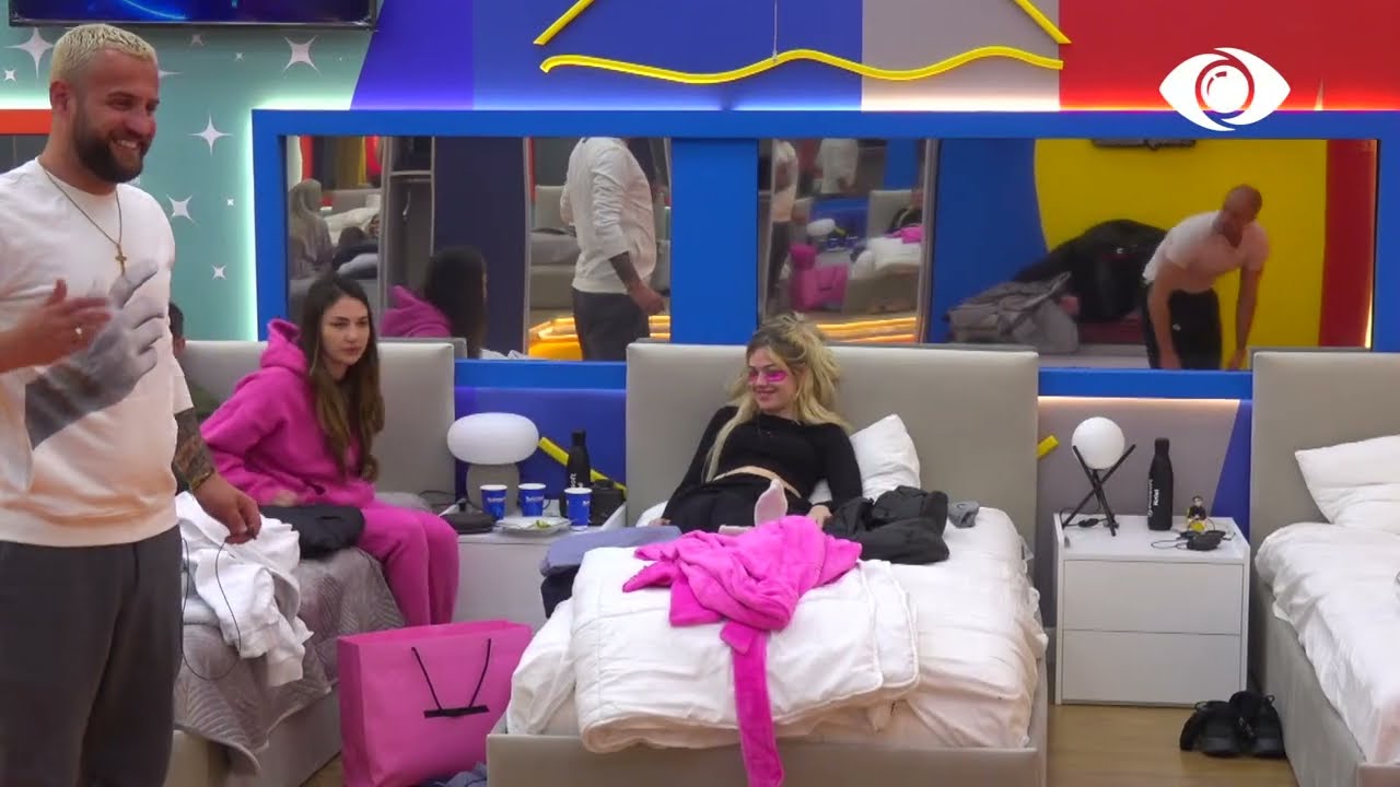 Luizi ironizon Armaldon dhe Oltën