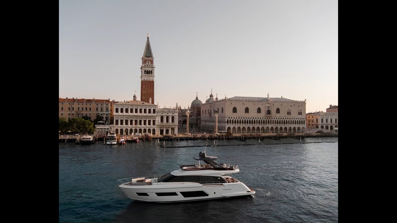 Luxury Flybridge Yacht - Ferretti Yachts 670, 24 hours in Venice - Ferretti Group