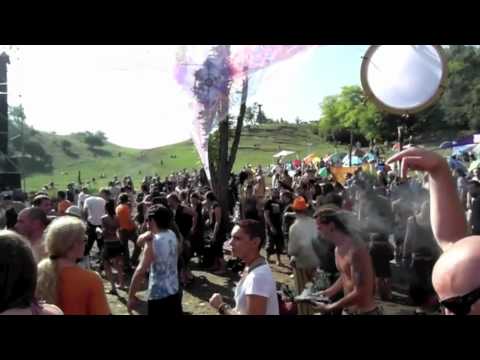 Djane Gaby played AIOASKA @ OZORA 2011