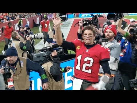 🏈 Tom Brady NFL Munich 2022 | Tampa Bay Buccaneers players enjoy crowd with "Sweet Caroline"