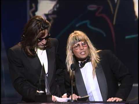 Motley Crue Wins Heavy Metal/Hard Rock Album - AMA 1991