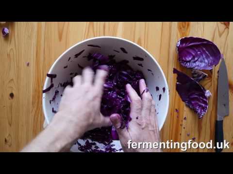 How to make fermented red cabbage