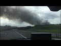 De rook van de brand in Ridderkerk trekt over de snelweg
