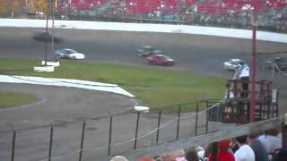 preview picture of video 'Holland Speedway figure 8's 8-28-2010.wmv'