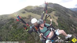 preview picture of video 'Voo Duplo de Parapente em Alfredo Chaves Equipe Fora do Ar Paragliding - Victor'