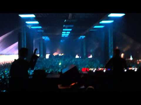 Avicii Playing Sander van Doorn ft Julian Jordan - kangaroo @ Mysteryland 25.08.2012