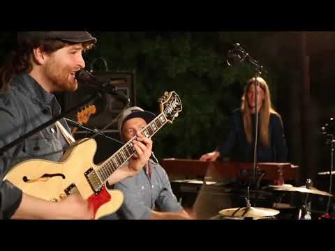 The Ruffcats feat. Flo Mega "Hinter dem Burnout"