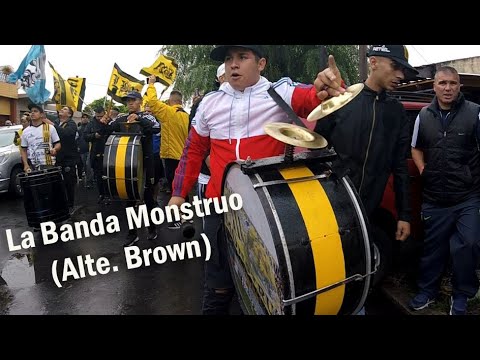 "PORQUE SOMOS LA MATANZA, NADIE NOS PUDO CORRER..." Barra: La Banda Monstruo &bull; Club: Almirante Brown