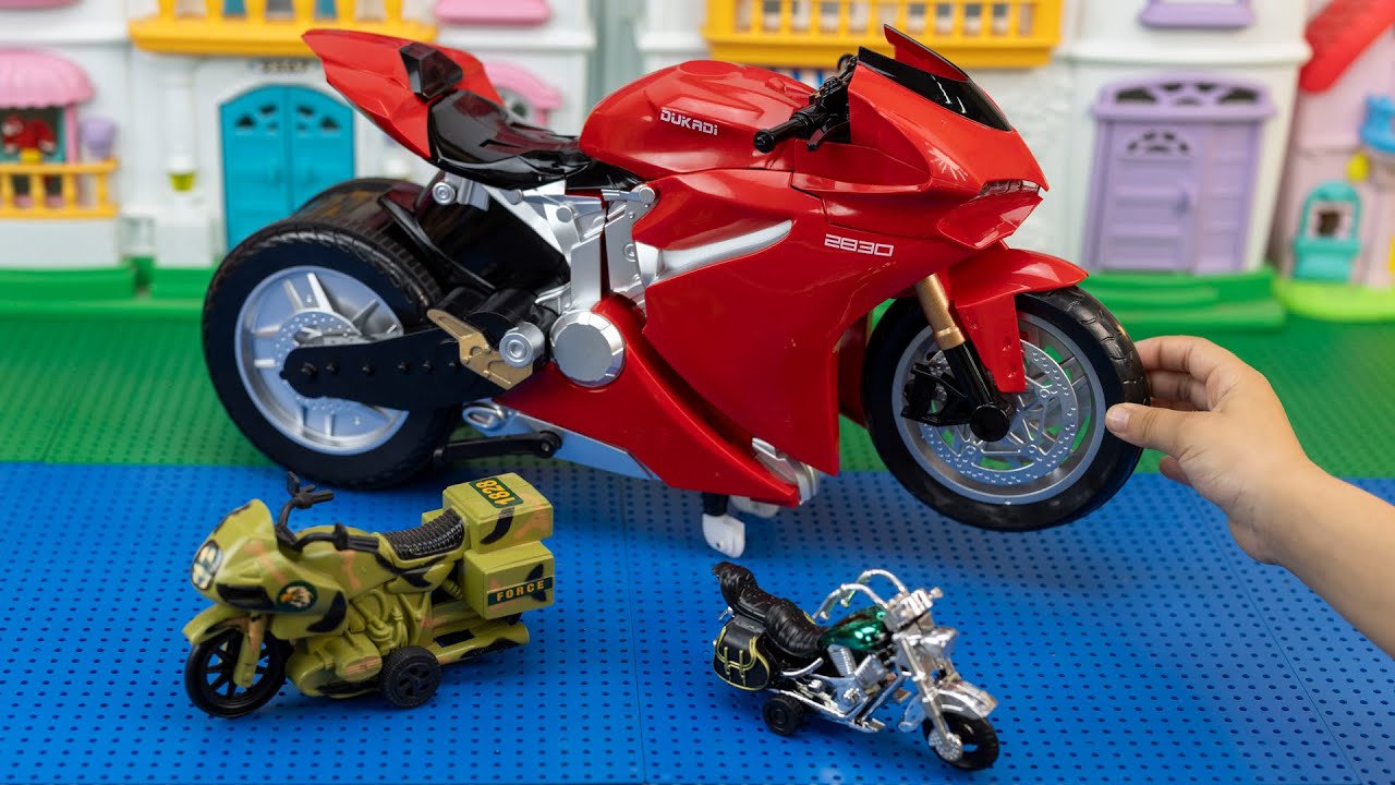 لعبة الموتوسيكل اللي بيتحول لإنسان آلي بالريموت وتجربة موتوسيكلات الشرطة والسباق للأطفال