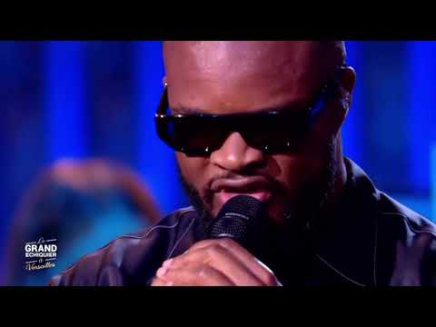 Dosseh_invité au château de Versailles pour son titre fleur d'automne .vivez se life en direct .