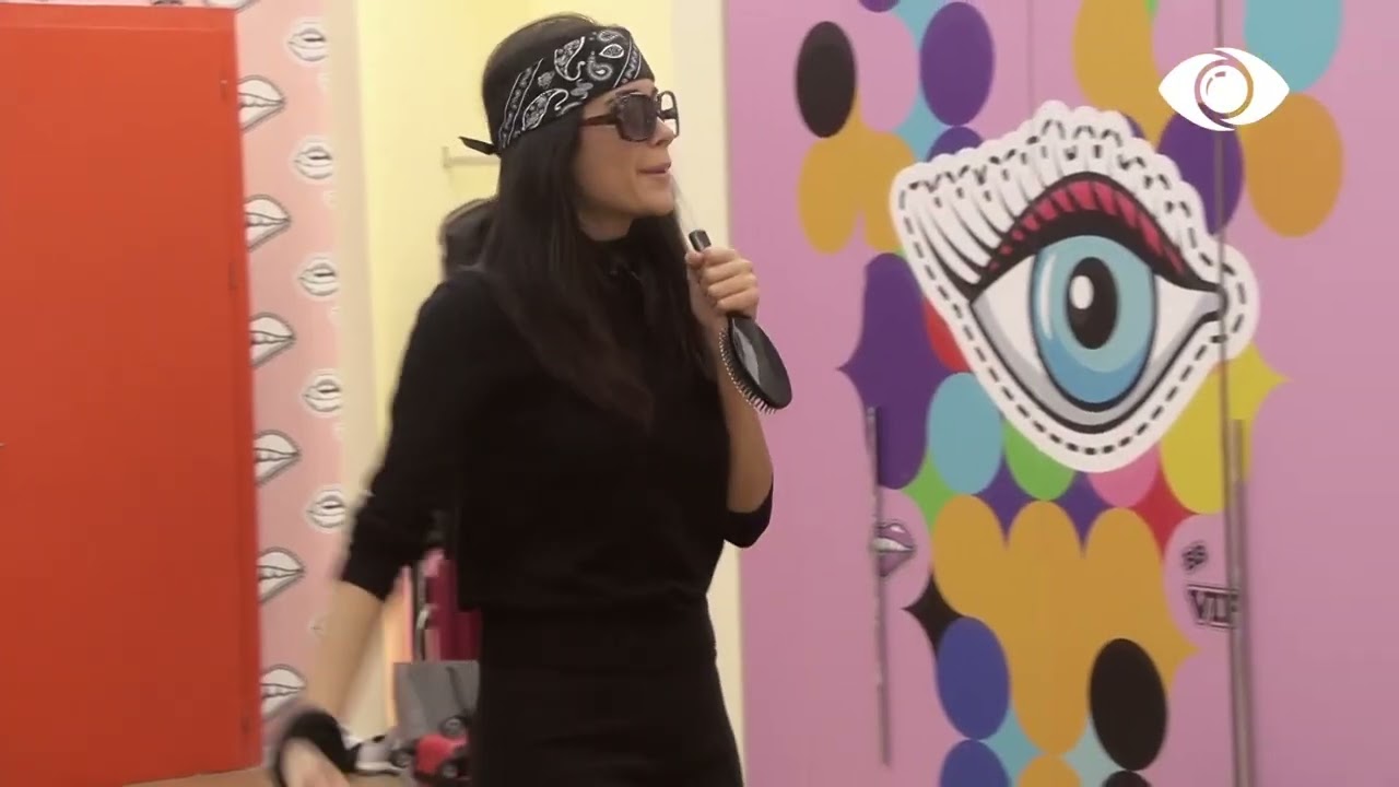 Jori performon për Gertin në dhomën e grimit