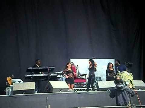 N-Dubz - Cold Shoulder - live at TitP