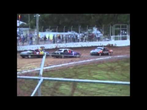 Street Sedans: Akers and Akers Crash - Kingaroy Speedway