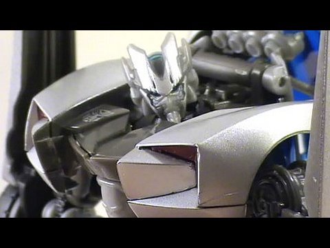 Video Review of Transformers Revenge of the Fallen movie toy; "Sideswipe"