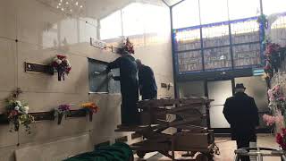 [問卦] 美國人將棺木葬在牆壁裡不怕有味道嗎?