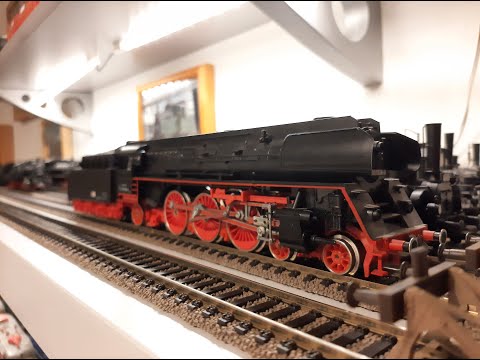 Piko (Sonneberg), DR (DDR) 01 1518-8 nach erfolgreicher Reparatur des gebrochen Gestänge. 30.09.2024