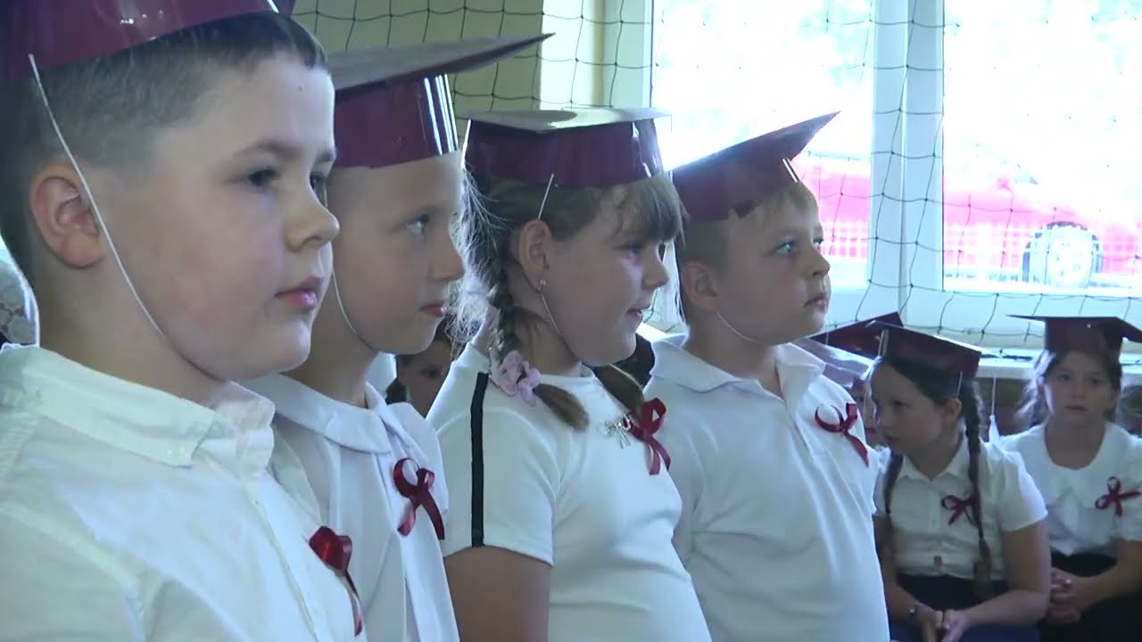 Ślubowanie pierwszych klas w Zespole Szkół w Burzeninie