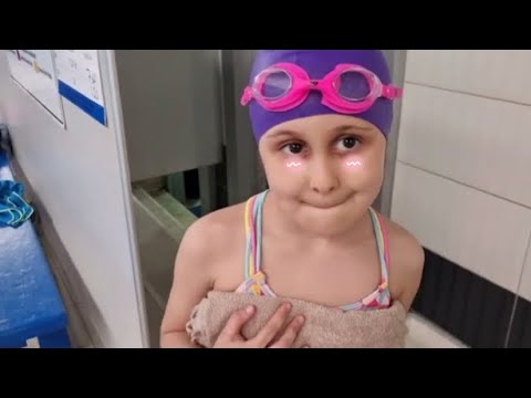 Nawaf with the girls! Lana's ice creams!