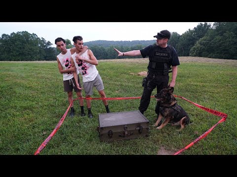 POLICE OFFICER OPENS MYSTERY TREASURE BOX! Video