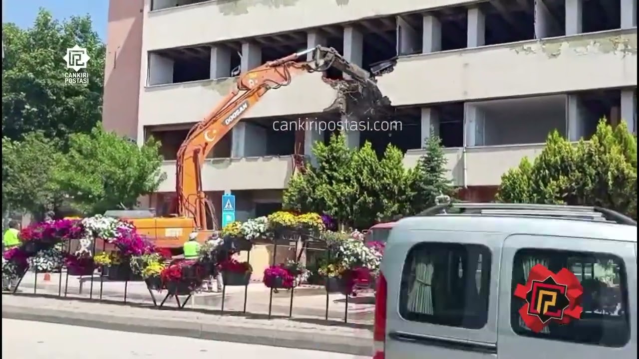 100 Yıl Kültür Merkezi’ne ilk kepçe darbesi vuruldu