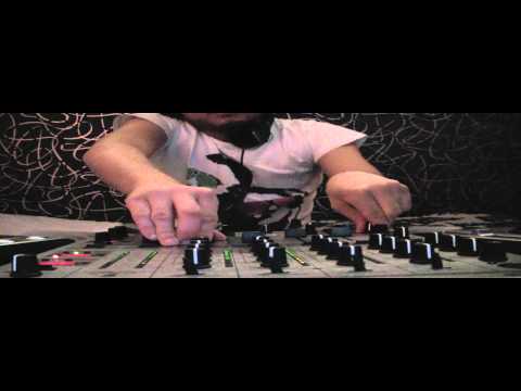 Dj Adoo - Tommy Trash VS Steve Angello