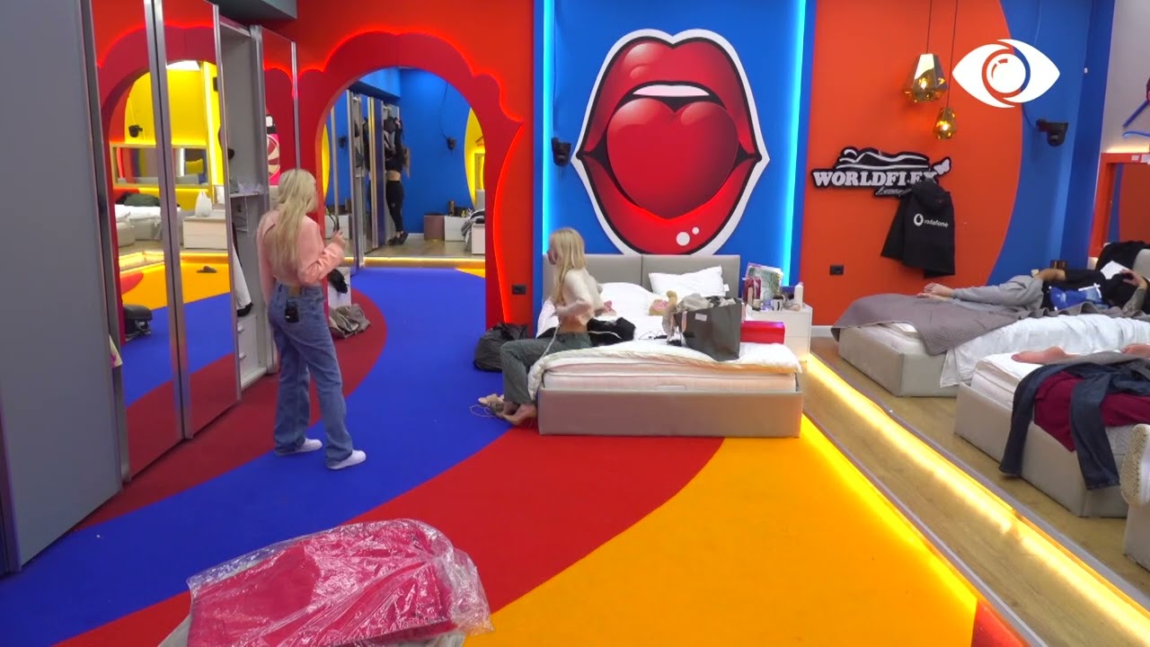 Vajzat përgatiten për mbrëmjen e vajzave