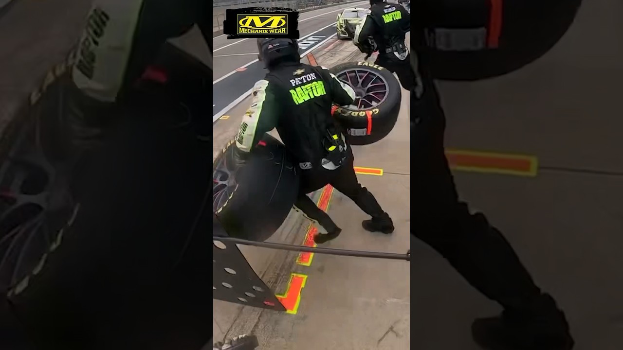 William Byron's Front Tire Changer #MXwear #nascar