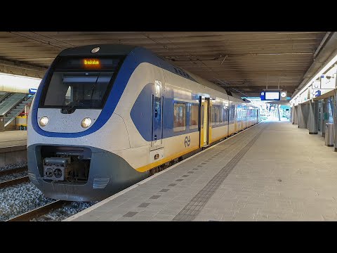 SLT 2411 vertrekt op station Utrecht Centraal richting Breukelen