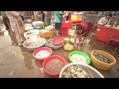 Early morning business street food in Chbar Ampov Popular Cambodia night market