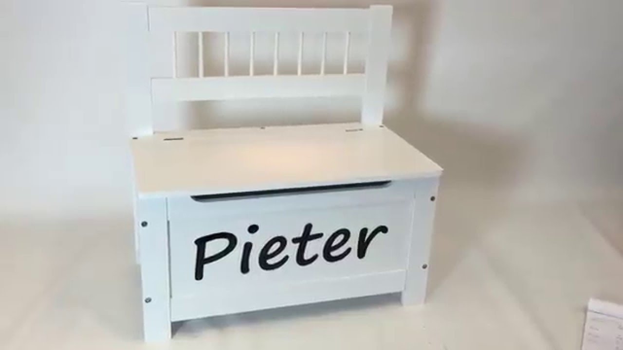 Speelgoedkist met naam ( sticker zwart )