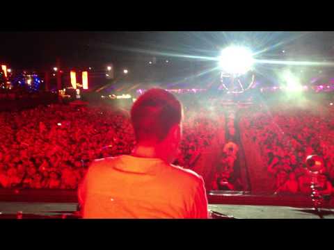 Nicky Romero playing "Carry Me (Nilson & The 8th Note Remix) at EDC Las Vegas