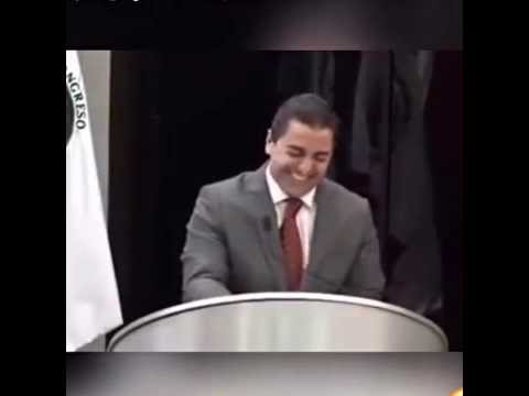#Video #Viral Le Da Ataque De Risa A Dipiutado En Plena Tribuna y Se Vuelve Viral 1