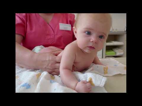 Spucken und Erbrechen bei Säugling. Schwallartiges Erbrechen bei Babys.