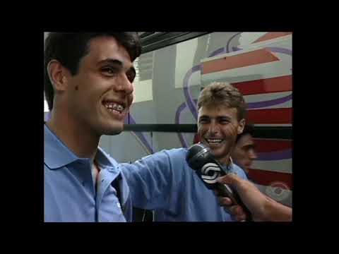 Em 1995, Gremistas se reúnem no Olímpico antes de embarcarem para o Japão