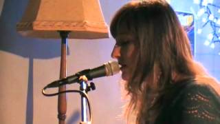 Clare Reynolds live at The Round, Brisbane: I&#39;m Waiting Here