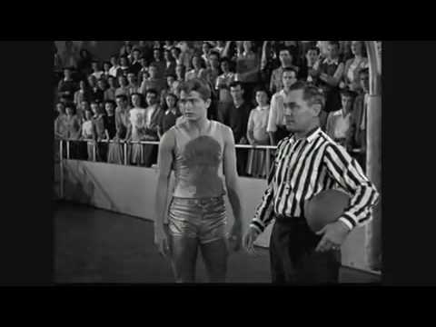The Bachelor and the Bobby-Soxer (1947) - Basketball