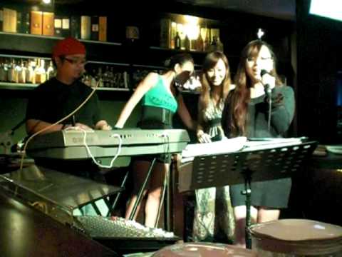 Joanna Quintin sing along