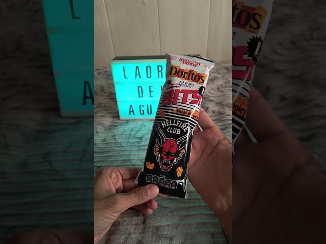 Vídeo relacionado con Netflix Stranger Things Hellfire Logo Flame Botella de acero inoxidable de 17 onzas