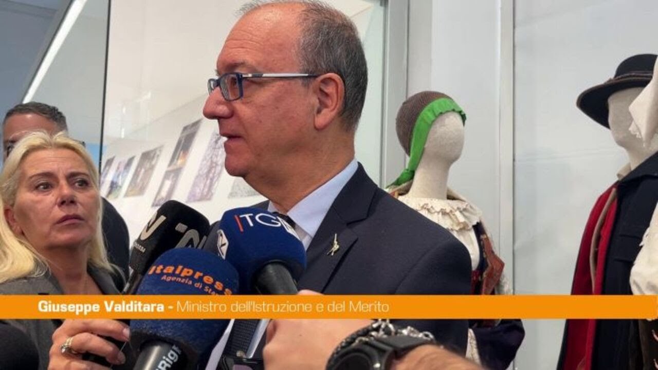 Contratto scuola, Valditara "La Cgil è da sola, altri sindacati hanno firmato"